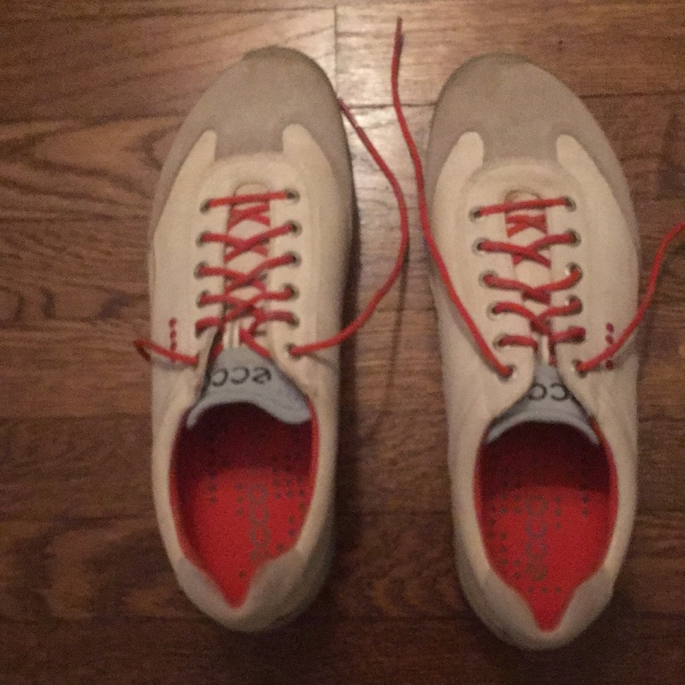 Golf shoes